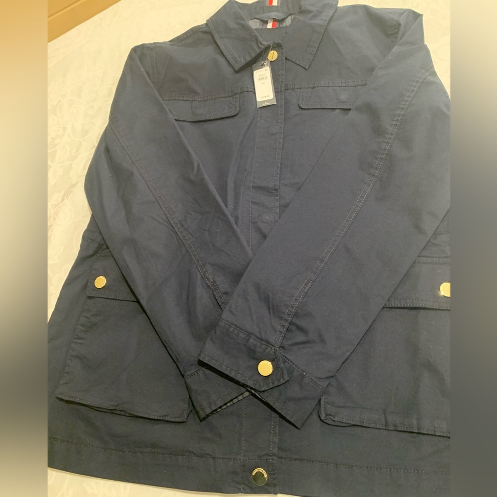 Women. Very nice jacket, light but warm. New.